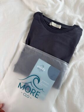 Unisex Long-Sleeve Top in Grey